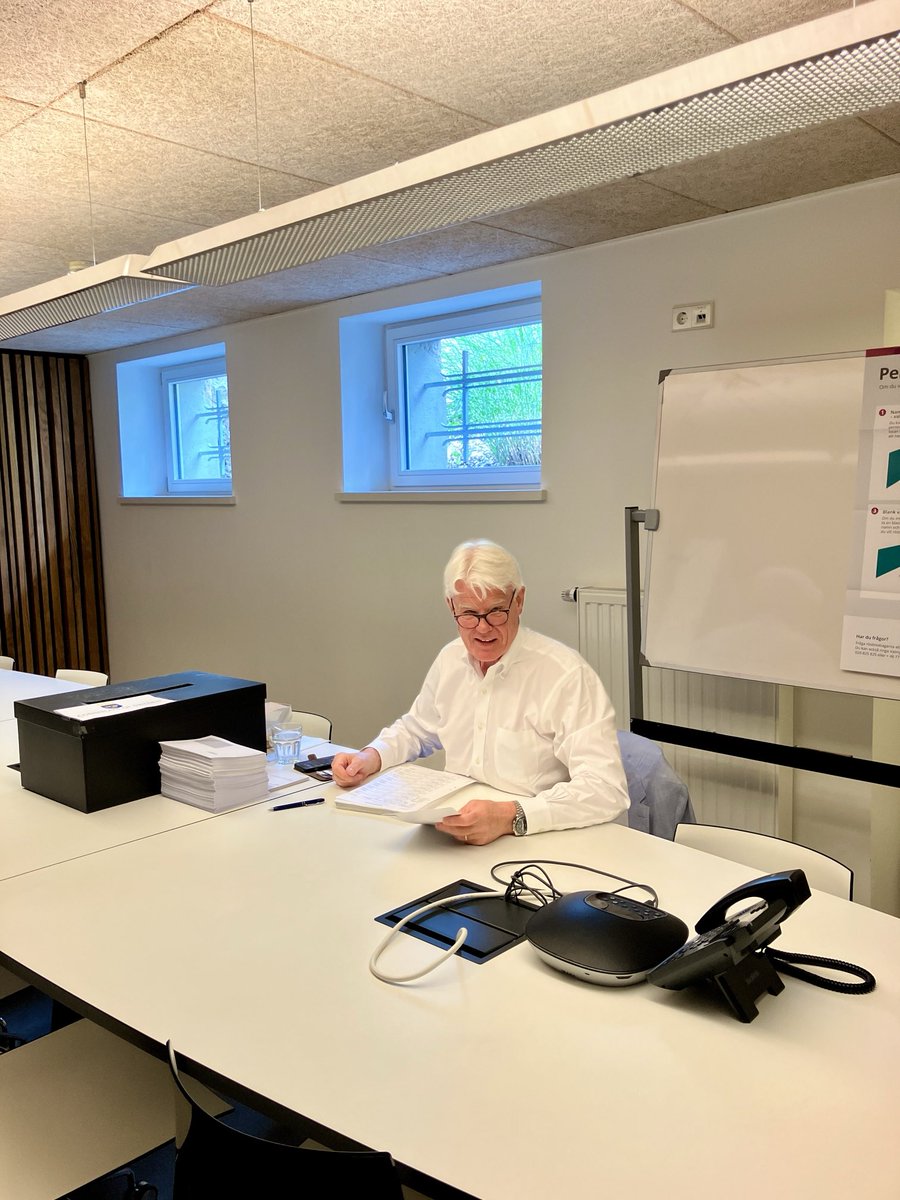🇸🇪 Honorary Consul in #Luxembourg 🇱🇺, Claes-Johan Geijer getting ready to receive Swedish voters in the #EUelections2024. Good to have such an experienced hand in charge. #UseYourVote ⁦<a href="/SweMFA/">Swedish Ministry for Foreign Affairs</a>⁩