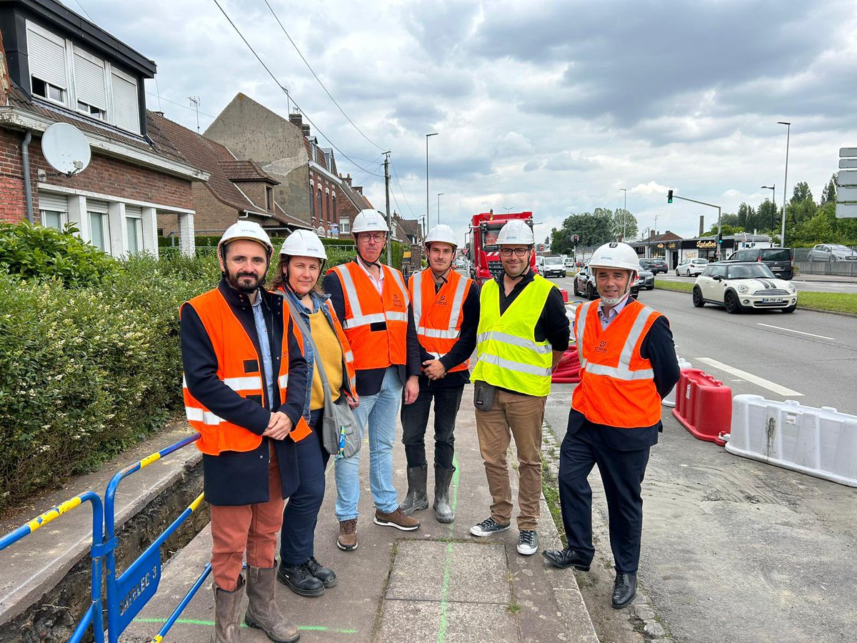 enedis_hdf's tweet photo. #EnDirect pr le lancement des🚧 de renouvellement du #reseau ⚡️à @TourcoingVille par @enedis avec son prestataire #Satelec pr le projet #CeintureVerte. ➡️ Fiabiliser la qualité d’alimentation 🔌 pour les habitants & anticiper les besoins des futurs aménagements #urbains. #TE https://t.co/N1LK2khc1w