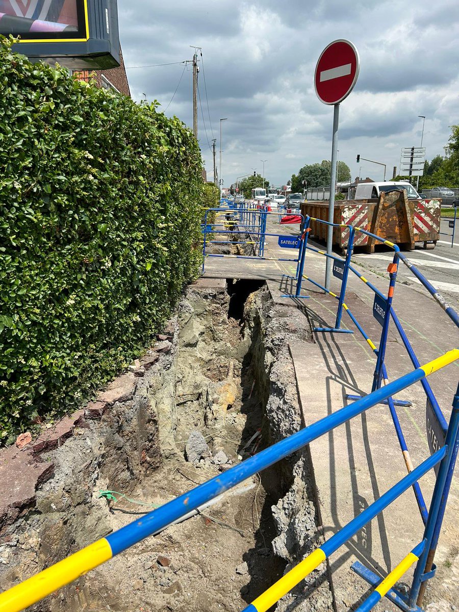 enedis_hdf's tweet photo. #EnDirect pr le lancement des🚧 de renouvellement du #reseau ⚡️à @TourcoingVille par @enedis avec son prestataire #Satelec pr le projet #CeintureVerte. ➡️ Fiabiliser la qualité d’alimentation 🔌 pour les habitants & anticiper les besoins des futurs aménagements #urbains. #TE https://t.co/N1LK2khc1w