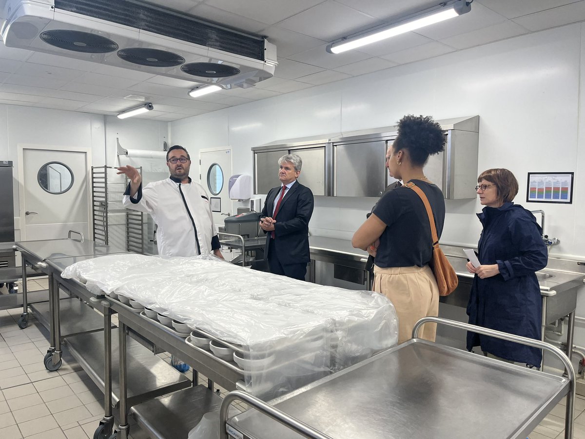 GFioni's tweet photo. Réengagement des 12 restaurants du @CrousLyon dans la démarche #MonRestauResponsable 
C’est l’investissement de l’ensemble des équipes qui permet ce trajet vers l’exemplarité des restaurants universitaires et l’éducation des étudiants vers une alimentation saine et durable https://t.co/j4T0UkZDQ3
