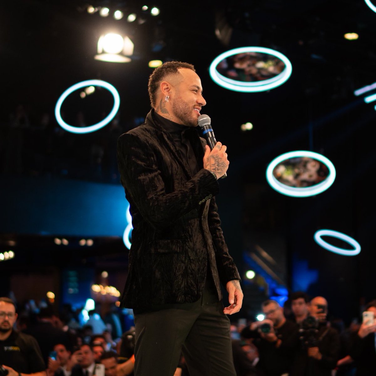 corredabola's tweet photo. GIGANTE!

O leilão do instituto Neymar Jr arrecadou R$ 21 milhões, para as atividades socioeducativas do projeto. 

Neymar dobrou o valor para fazer uma doação de 21 milhões ao Rio Grande do Sul.

R$ 21 milhões para o Instituto Neymar Jr
R$ 21 milhões para o Rio Grande do Sul. https://t.co/RGb1rBmIwW