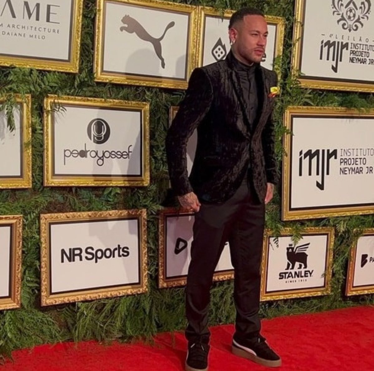 corredabola's tweet photo. GIGANTE!

O leilão do instituto Neymar Jr arrecadou R$ 21 milhões, para as atividades socioeducativas do projeto. 

Neymar dobrou o valor para fazer uma doação de 21 milhões ao Rio Grande do Sul.

R$ 21 milhões para o Instituto Neymar Jr
R$ 21 milhões para o Rio Grande do Sul. https://t.co/RGb1rBmIwW