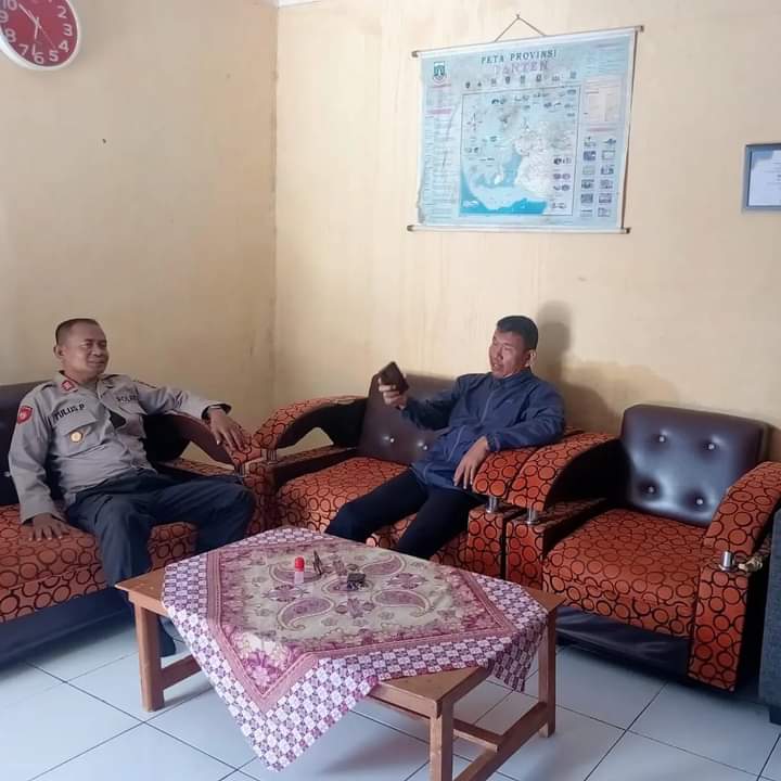 PolsekCadasari's tweet photo. Kapolsek Cadasari, AKP Tulus Prayogo SE, melakukan kunjungan ke Kantor Desa Kadu Ela, Kecamatan Cadasari, Kabupaten Pandeglang, pada hari ini, Selasa, 4 Juni 2024. https://t.co/4xDV04i0DV