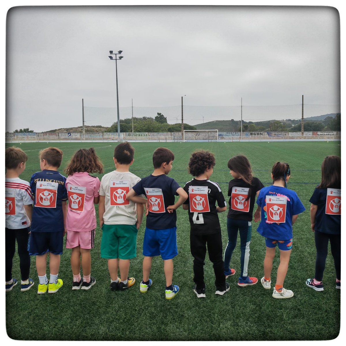 CEIP_de_CERVO's tweet photo. 🏃🏻‍♀️🏃CARREIRA SOLIDARIA🏃🏃🏻‍♀️
Este ano si que tocou facer a “Carreira Solidaria” do CEIP de Cervo 💪🏽
As nenas e nenos da escola visitaron as pistas de atletismo do @ConcellodeCervo para botar unha carreira e colaborar con @SavetheChildren 🥰
#carreirasolidaria #savethechildren https://t.co/E7vNevxm7R
