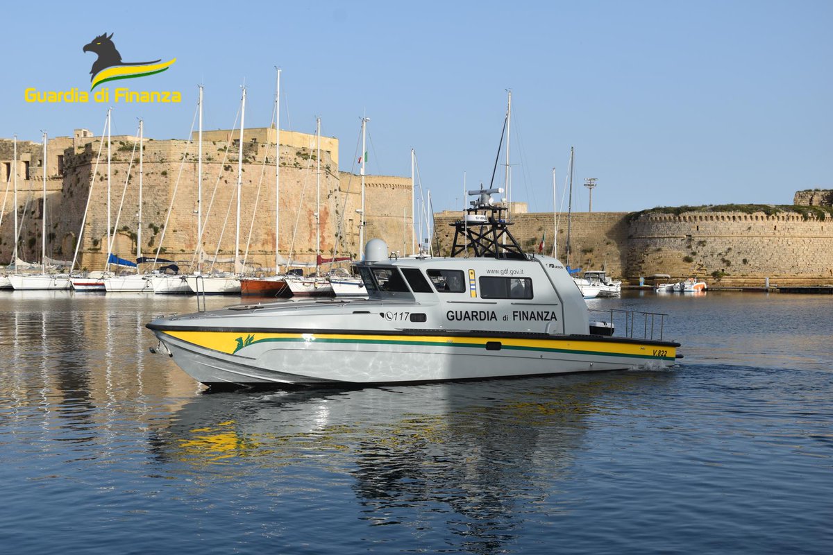 GDF's tweet photo. #GDF #ROAN #Bari scoperto illecito utilizzo di imbarcazioni confiscate e affidate per scopi benefici ad associazioni “non profit”. 
#NoiconVoi
#nellaTradizioneilFuturo https://t.co/mCtD3R8GA6