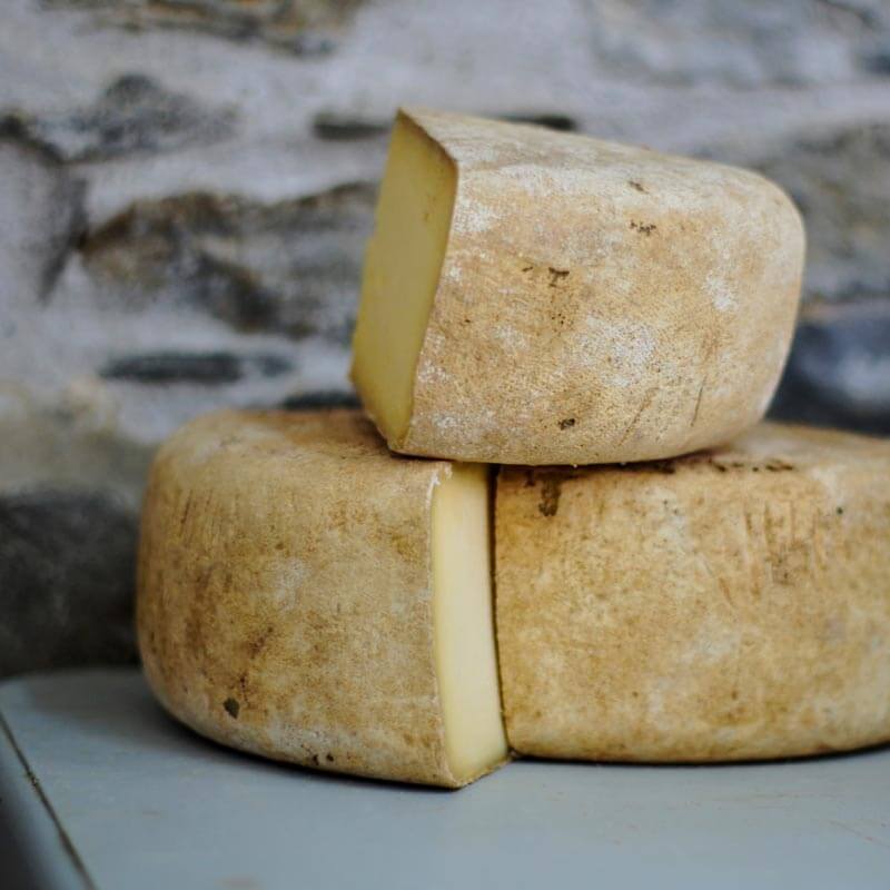 It's #NationalCheeseDay and today we want to ask you to share the cheesiest (clean) joke you know!
In return we would like to invite you to the home of Somerset's Cave Aged Cheese - Wookey Hole to watch Mark Watson and Friends on 19th July.
For details somersetcomedyfestival.co.uk/whats-on/mark-…