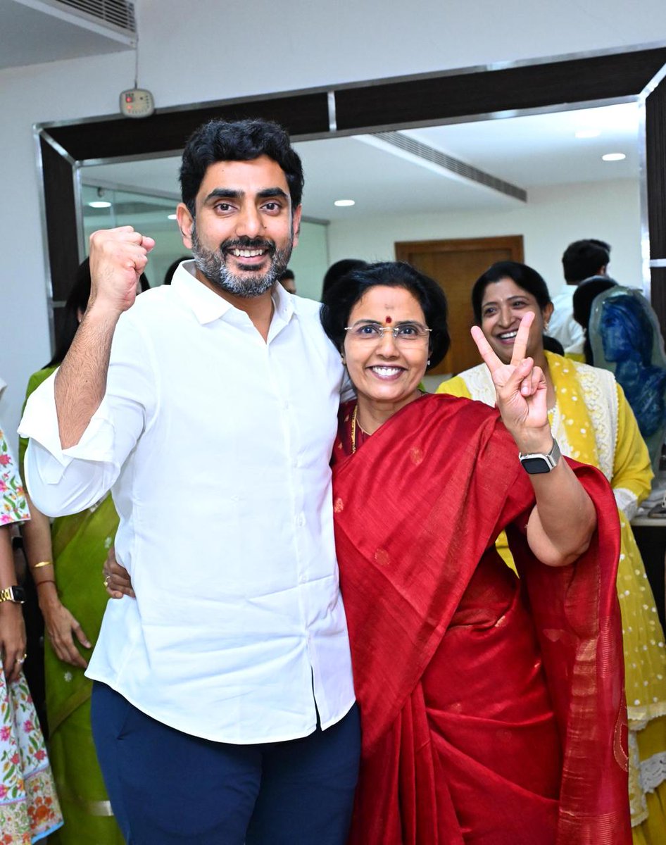 ManagingTrustee's tweet photo. నా సంకల్పం "నిజం గెలవాలి" అన్న నా ఆకాంక్ష ఫలించింది. అంతిమంగా నిజమే గెలిచింది. ఇంతటి చారిత్రాత్మక విజయం అందించిన ప్రజలకు, పార్��ీ కార్యకర్తలకు ధన్యవాదాలు. అద్భుత ప్రజాదరణతో ఘన విజయం సాధించిన కూటమి అభ్యర్థులందరికీ అభినందనలు.
#NijamGelichindhi https://t.co/D5sDvVcTwK
