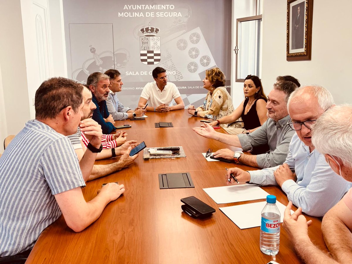 jangelalfonso's tweet photo. Seguimos trabajando mano a mano con los vecinos de La Alcayna para la llegada de la fibra óptica a la urbanización.

#LaAlcayna #Fibra https://t.co/0gOVcy996F
