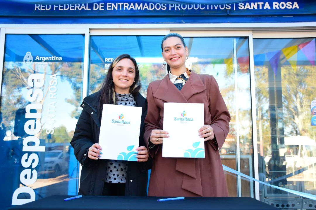 consumen_coop's tweet photo. Junto a productores, productoras, vecinas y vecinos, la Intendenta municipal @MFlorDestefanis Concejales y él Director de Desarrollo Económico, INAUGURAMOS oficialmente la Despensa "Cooperativa Consumen" . 
(Abro hilo 👇🏼) https://t.co/EuIfbSodgY