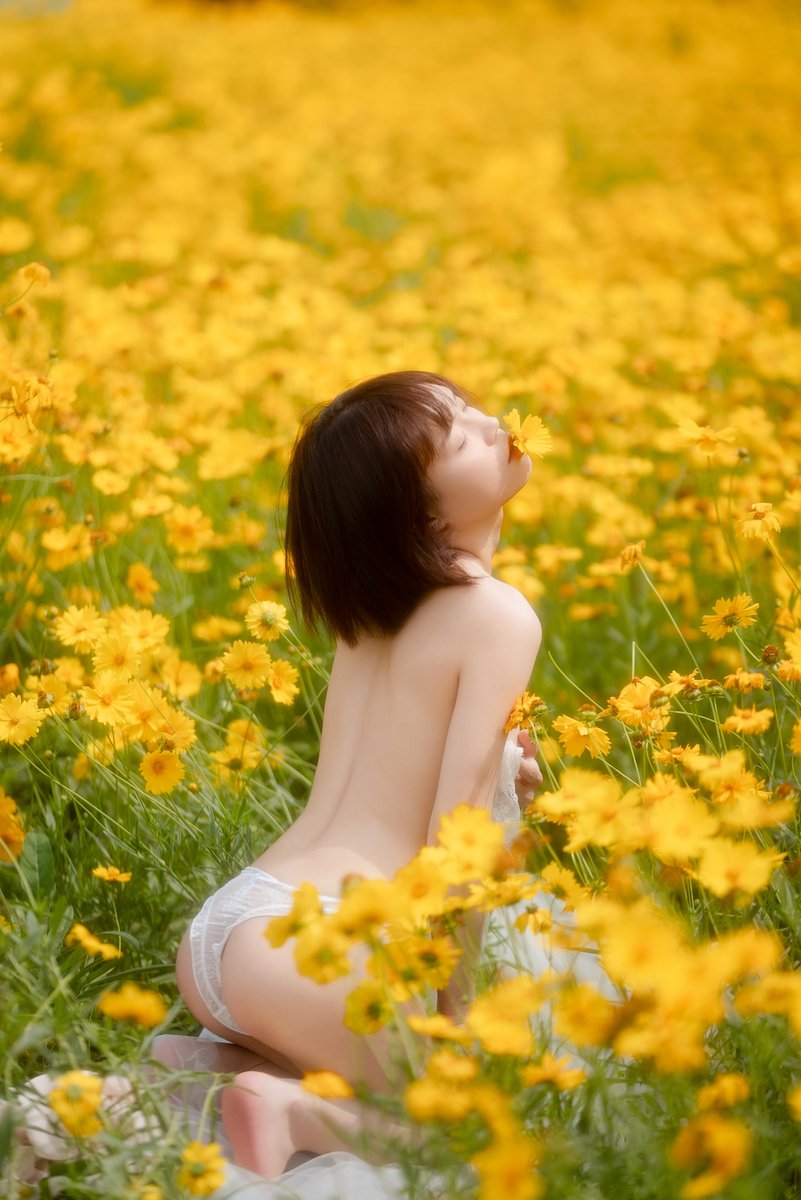 k13image's tweet photo. 花田少女
出镜：@xiaoxiaocute5
#私房 #北京约拍 #少女写真 #户外拍照 https://t.co/zmvojmgsMi