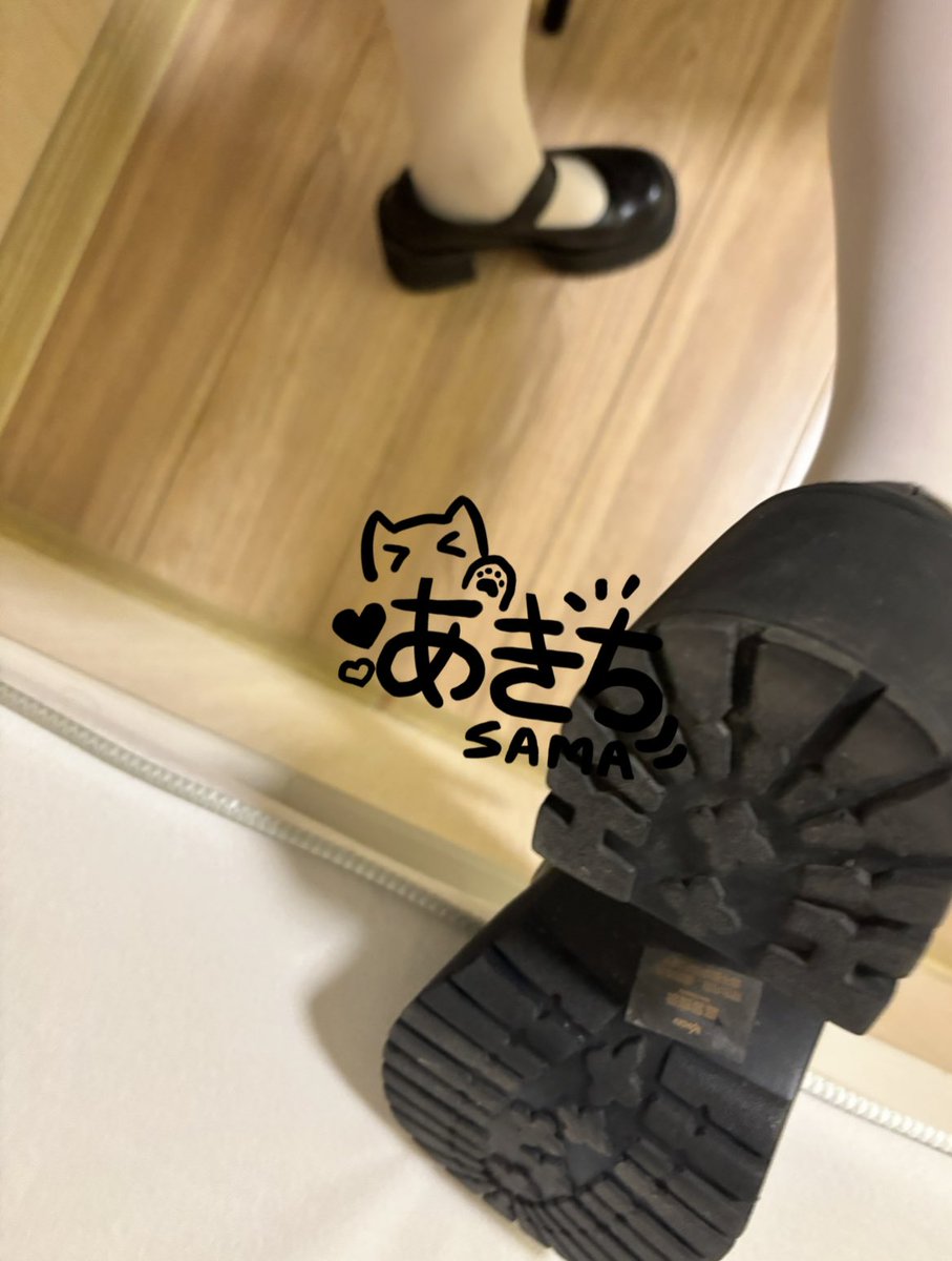 sama166697's tweet photo. 鞋底粘了什么啊 哥哥用嘴帮我扯掉吧 
#atm奴 #报销 #上贡 #贱狗 #鞋底 https://t.co/sfsgMThLLt