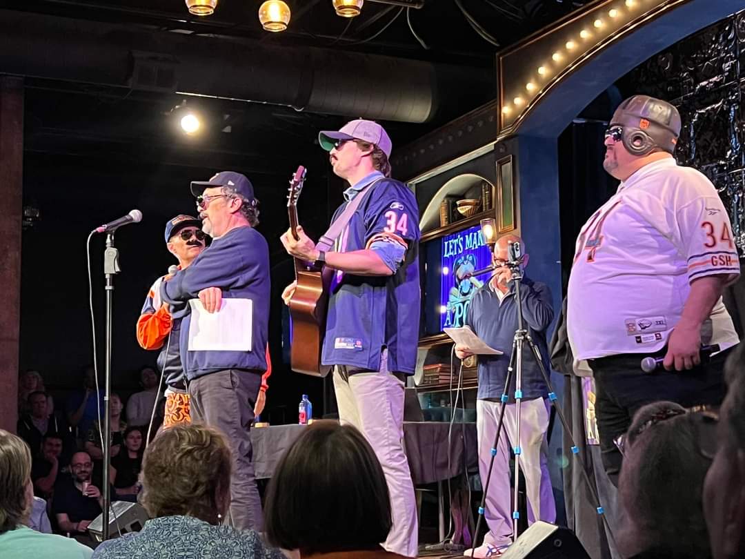 ChicagoVince's tweet photo. Last night was my first time back on stage in about seven years. Thanks to @Groovyhoovy, Robert Smigel, and @TriumphICDHQ for having me. #WGNSingingSuperfans #LetsMakeAPoop https://t.co/AoW5SIFCYa
