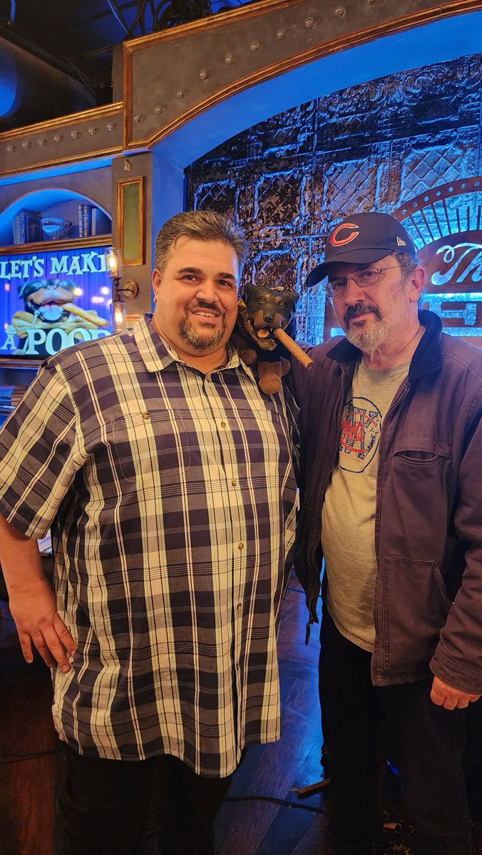 ChicagoVince's tweet photo. Last night was my first time back on stage in about seven years. Thanks to @Groovyhoovy, Robert Smigel, and @TriumphICDHQ for having me. #WGNSingingSuperfans #LetsMakeAPoop https://t.co/AoW5SIFCYa