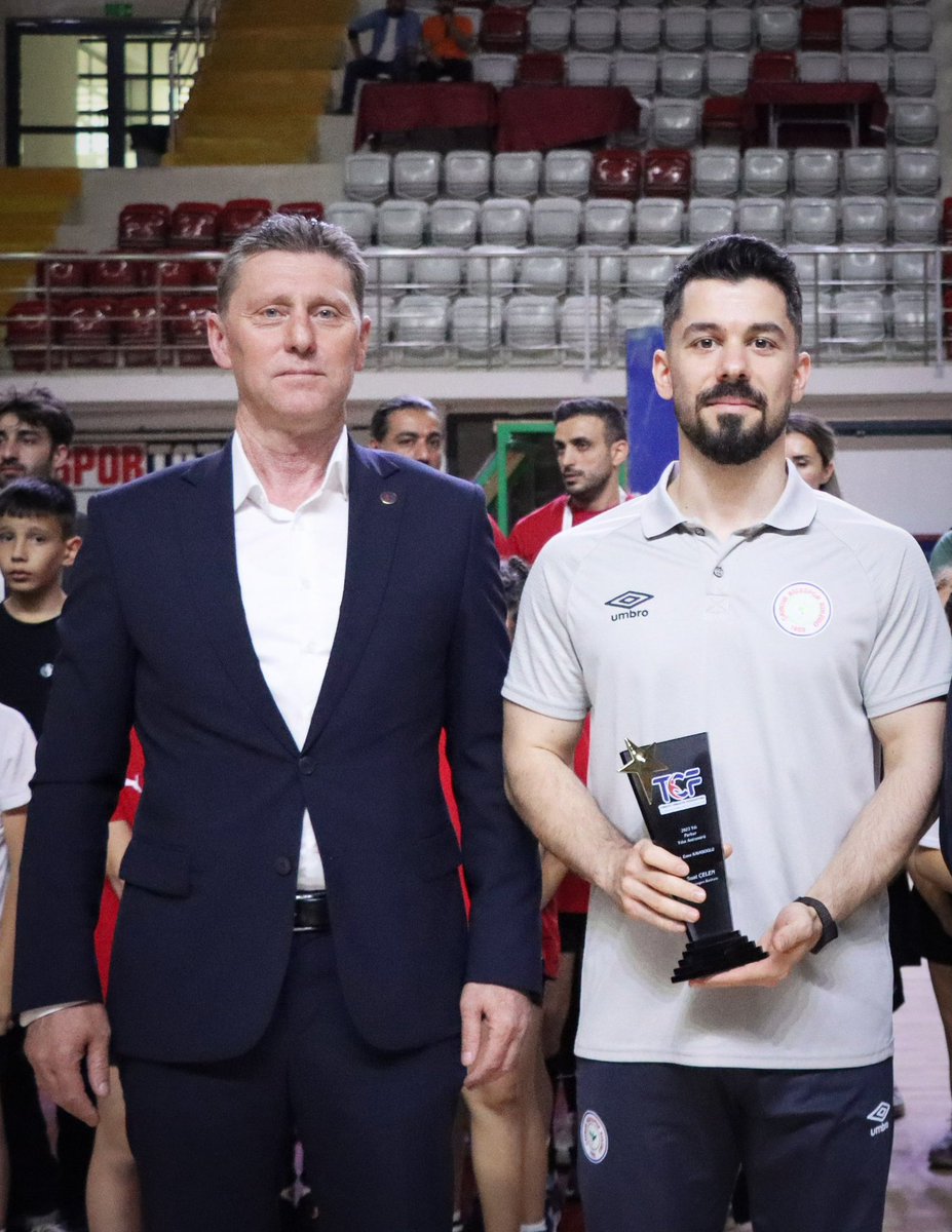 Türkiye Cimnastik Federasyonu 2023 yılı değerlendirmeleri kapsamında, Parkur disiplininde sezon boyunca 22 madalya ile zirve koltuğuna oturan Çaykur Rizespor Kulübü antrenörü Emre Kavasoğlu, “Yılın Antrenörü” seçildi.