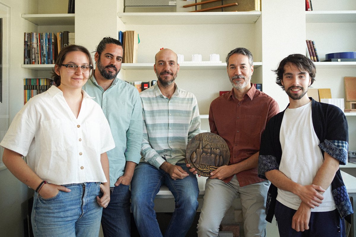 Ecoproyecta's tweet photo. Hemos recibido la placa de bronce de Europa Nostra! Su destino es colocarla en los pozos de la nieve, conmemorando el premio otorgado. Esperamos que las autoridades convoquen la ceremonia in situ para celebrar que Murcia vuelve a estar en el mapa del patrimonio cultural europeo🏅 https://t.co/qbKUi2stDh