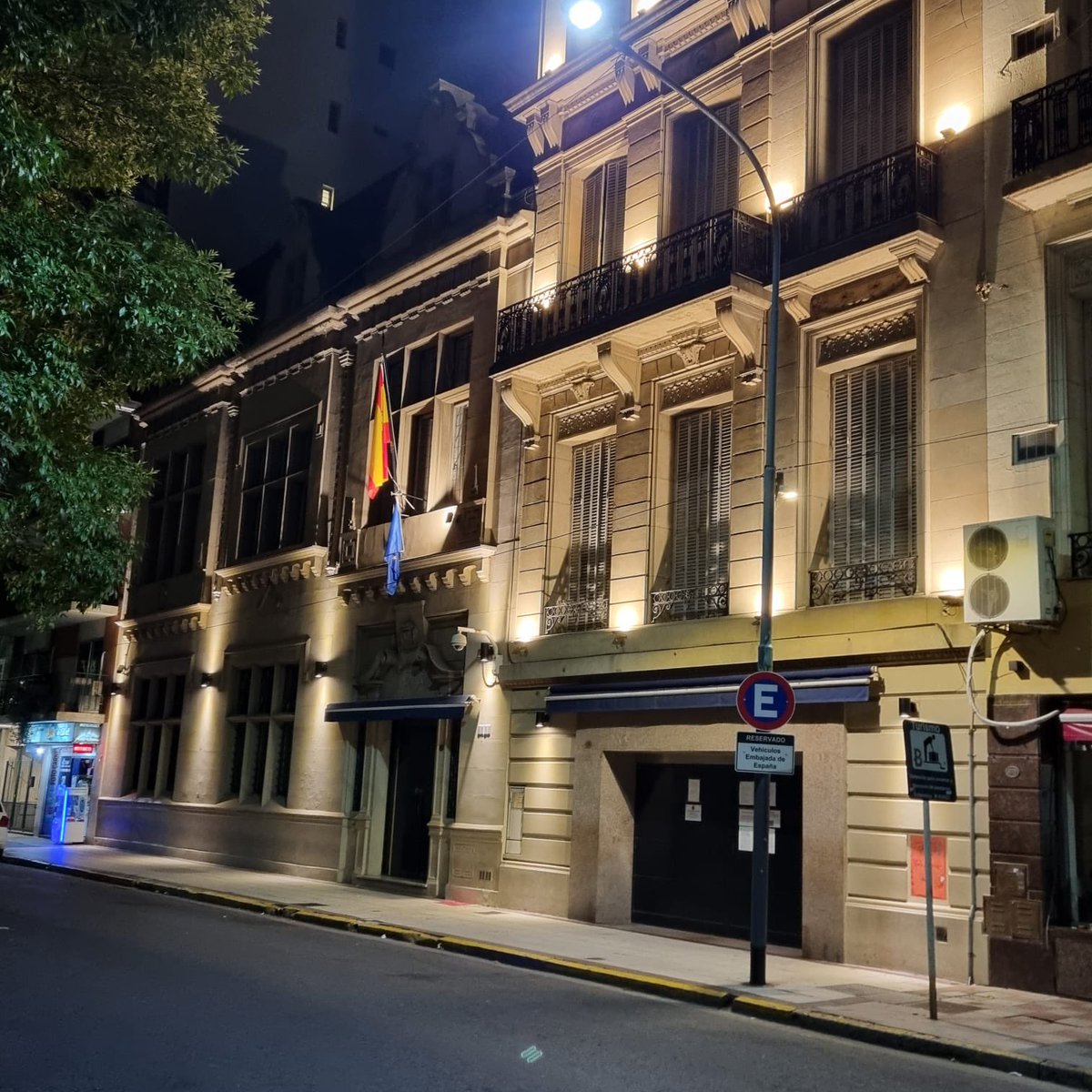 Buenas noticias: sólo en Mayo hemos inscrito 1.588 nuevos españoles por LMD (Ley de Nietos). 

Ya son 12.739 desde entrada en vigor 👍🏼

Trabajamos de 8am-8pm, lunes-viernes, para que quien quiera y tenga derecho pueda presentar su expediente. 
🇦🇷🤝🇪🇸