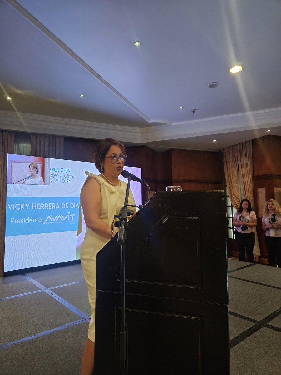 Con las palabras de la presidenta de AVAVIT, Vicky Herrera de Diaz (.<a href="/vickyhddiaz/">vicky herrera</a>) estamos empezando nuestra sesión inaugural.

¡Comparte tu experiencia con nosotros etiquetandonos!