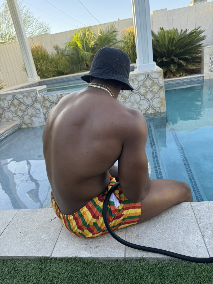 TBaber5's tweet photo. I actually got in the pool! https://t.co/BWtzGZvhup