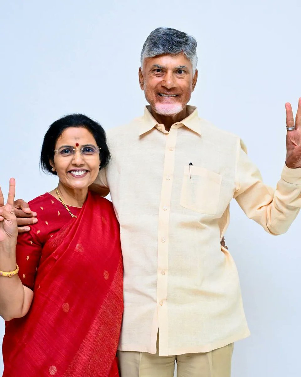 brahmaninara's tweet photo. ఇంత అద్భుతమైన విజయాన్ని అందించిన రాష్ట్ర ప్రజలకు, హిందూపురం, కుప్పం &amp; మంగళగిరి కార్యకర్తలకు కృతజ్ఞతలు. విజయం సాధించిన అభ్యర్థులందరికీ అభినందనలు.
#KutamiTsunami https://t.co/DfmrrW3mUC