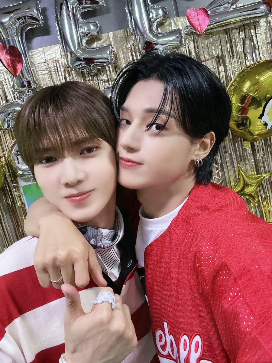 ATEEZofficial's tweet photo. [📷] SBS MTV '더쇼' 여상,우영 MC Behind Photo
⠀
오랜만에 #더쇼 MC로 출동한 여땅이와
깜짝 등장한 우요딩 덕분에
더욱더 화사해진 더쇼의 여름날🥰
⠀
#ATEEZ #에이티즈
#YEOSANG #여상 #WOOYOUNG #우영 https://t.co/EzmHcwqAga