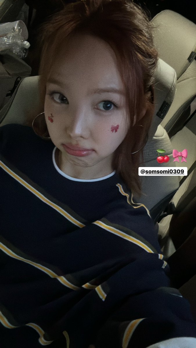 Foymina's tweet photo. #TWICE #트와이스 #NAYEON #나연
#ANGLAN
[AG] Round Layering Stripe Long Sleeve - Navy
https://t.co/A0a9e4CgpM https://t.co/YybpedoSqJ