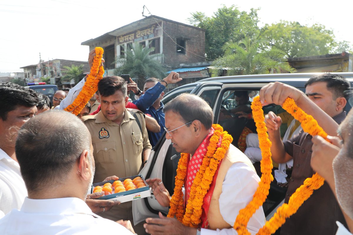 mppchaudhary's tweet photo. यह जीत महराजगंज के विकास की जीत है,
यह जीत पीएम मोदी के प्रति जनता की विश्वास की जीत है।

अपने अटूट समर्थन और विश्वास के लिए महाराजगंज के सभी मतदाताओं, कार्यकर्ताओं और समर्थकों का हार्दिक आभार।

जय हिंद! 🇮🇳

#NarendraModi #PankajChaudhary #LokSabhaElection2024 #Maharajganj #MaharajganjLoksabha #महराजगंज #अपना_महराजगंज #BJP4UP #BJP4IND