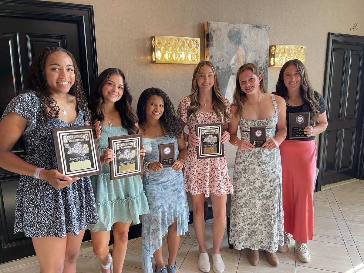 JjhsSoftball's tweet photo. 𝑨𝒍𝒍 𝑺𝒆𝒄𝒕𝒊𝒐𝒏 𝑫𝒊𝒏𝒏𝒆𝒓 🥎🏆

@emmabarton2024 All Section &amp; Diamond 9 + 1 Scholarship
@ariellereddick All Section
@lydwyer07 All Section
@BriannaMarte14 All Section HM
@MorganDoughty All Section HM
@CoachBrooks_JJ League Coach of the Year

We are SO proud of you 🫶🏼 https://t.co/sNyQshyhMh