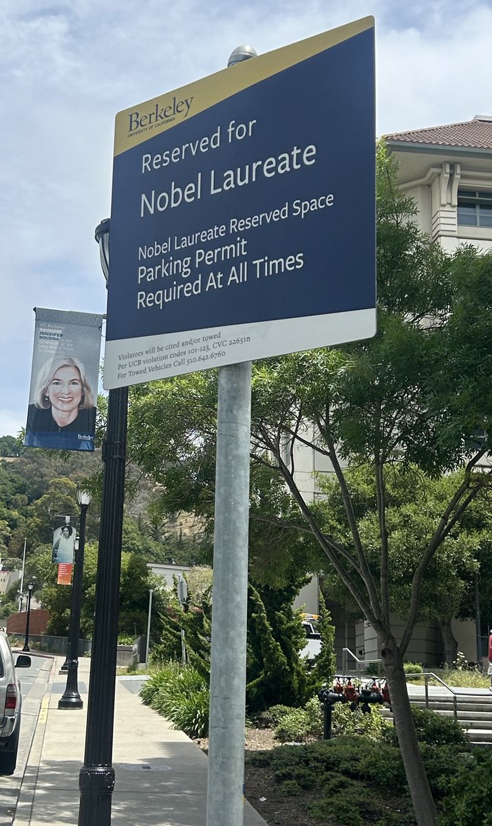 Fun visit ⁦@UCBerkeley⁩ yesterday, high bar for on campus parking, although I think nesting Peregrine Falcons have the best spot:
calfalcons.berkeley.edu/webcams/
#CRISPR #Nobel