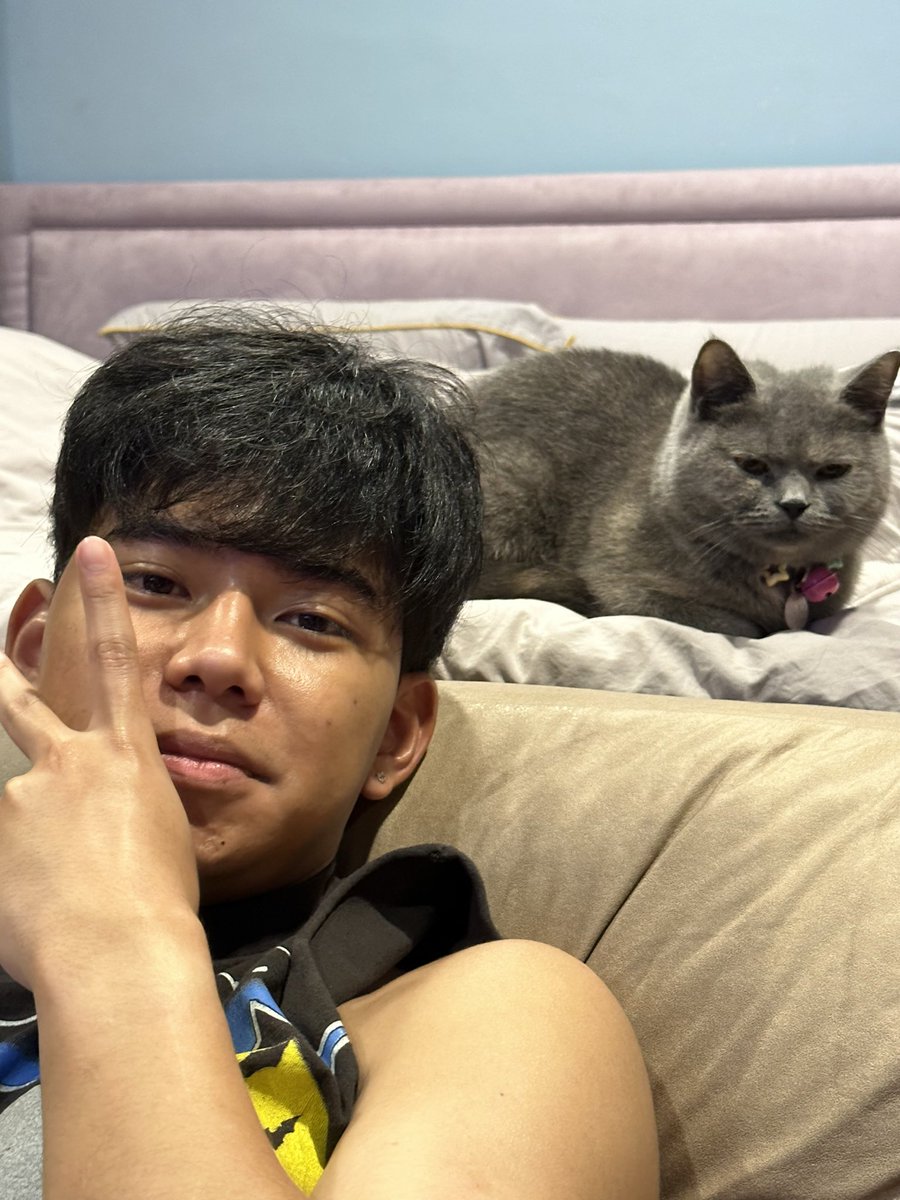 ตาออมคับเมีย tweet media