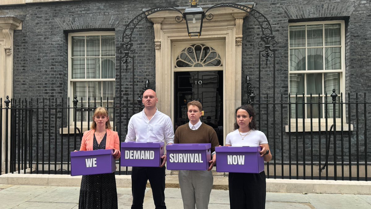 We Demand Survival Now.

Today we handed in our 63,505 strong open letter to <a href="/Conservatives/">Conservatives</a> <a href="/UKLabour/">The Labour Party</a> <a href="/LibDems/">Liberal Democrats</a> <a href="/TheGreenParty/">The Green Party</a> <a href="/reformparty_uk/">Reform UK</a>,  to ask whoever forms the next government to prioritise #PancreaticCancer.