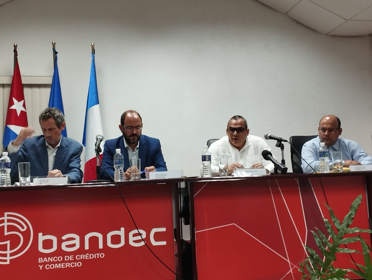 LienAP77's tweet photo. Se desarrolla en #BANDEC Conferencia de Prensa como preámbulo del Comité Estratégico de #PROYLAIF en el marco de la implementación del fondo LAIF de la Unión Europea en el MINAG a través de la AFD. Concurren diferentes agencias de prensa, EFE, AFP, ACN, Prensa Latina, entre otros https://t.co/7ripOesODQ