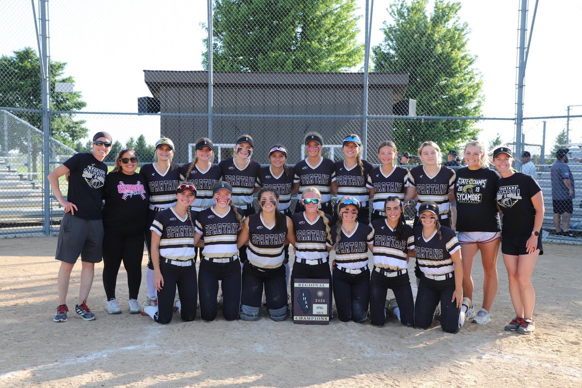 RileySchuller1's tweet photo. So so proud of this team. Overall we went 33-4. Conference champs, regional champs, sectional champs, tied school record for most wins in a season. Had a great season and I can’t wait til the next one! https://t.co/Xb8uLVqFIP