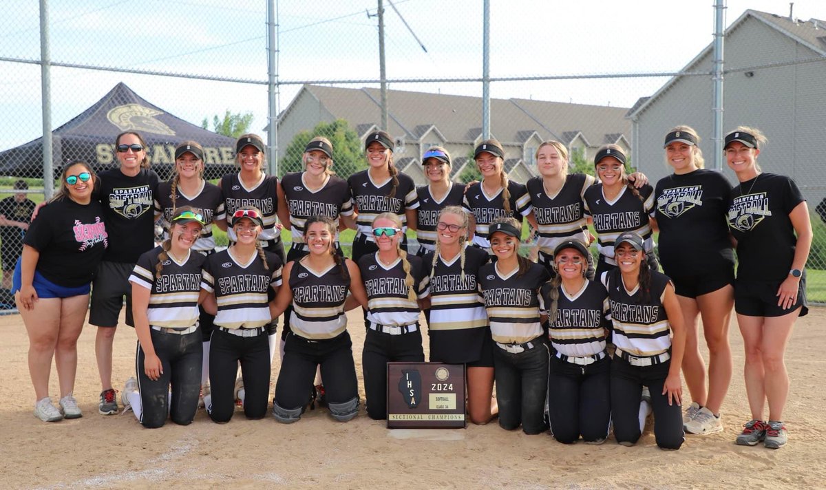 RileySchuller1's tweet photo. So so proud of this team. Overall we went 33-4. Conference champs, regional champs, sectional champs, tied school record for most wins in a season. Had a great season and I can’t wait til the next one! https://t.co/Xb8uLVqFIP