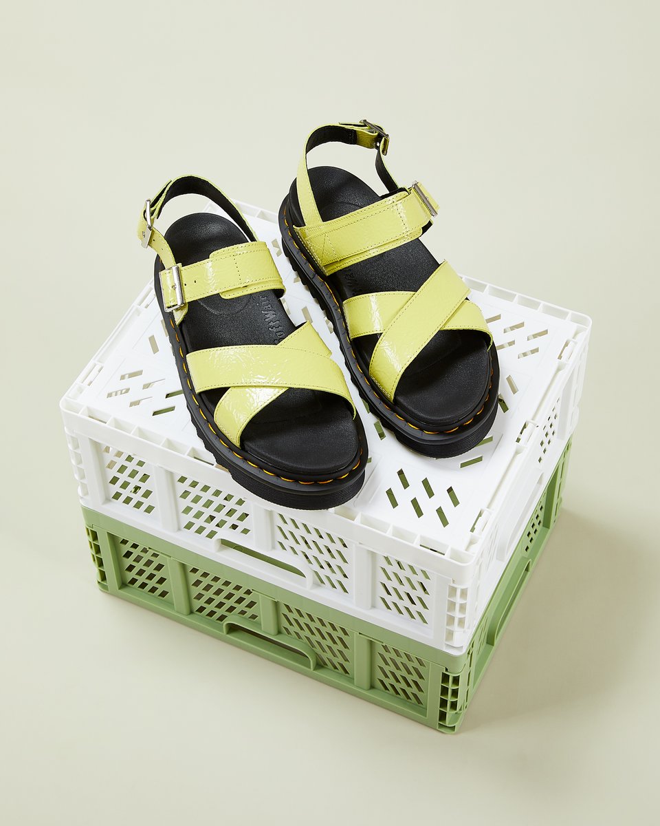 A splash of lime 🍋‍

Make your summer days shine brighter: Get your hands on a pair of Dr. Martens Voss Sandals in a patent lime.

#DrMartens #TWRLDN