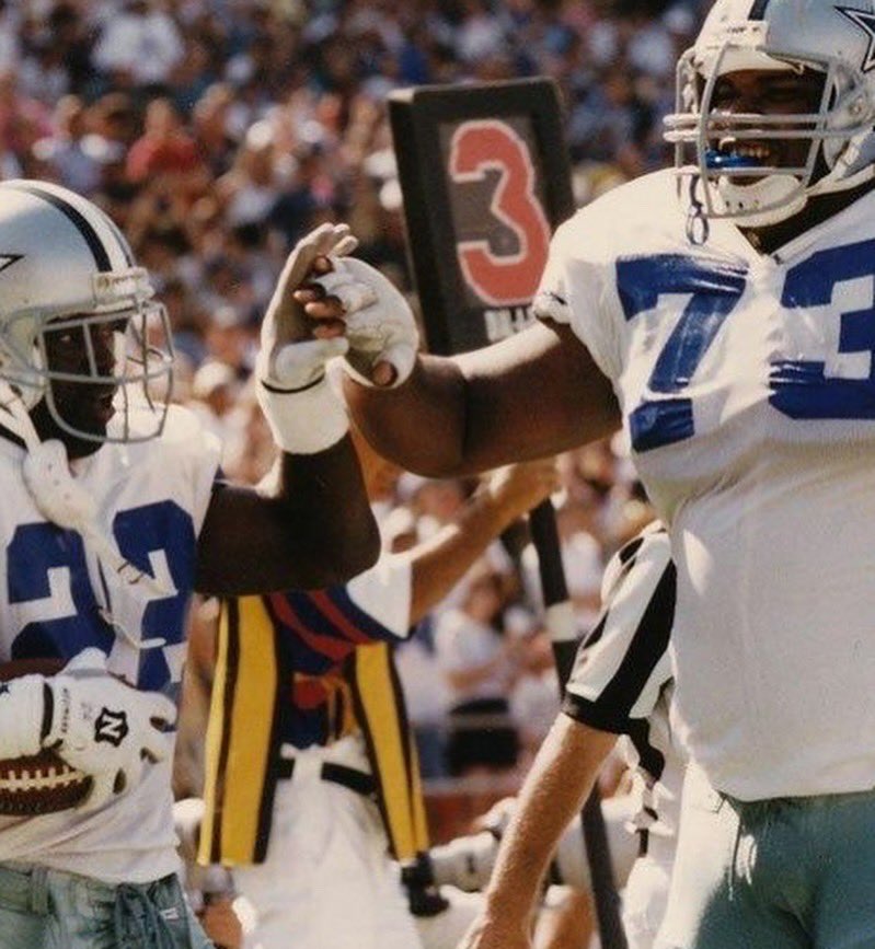 EmmittSmith22's tweet photo. No words to describe the feeling of losing a brother, teammate and most importantly, a friend. Someone who always put others first. 

A beast on field and a gentle soul off. Rest in peace to a true Cowboy and one of greatest —you will be truly missed. https://t.co/ljCp2P0HgA