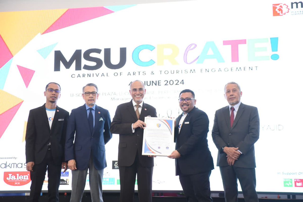 Delighted that @MSUMalaysia has received accreditation from the Asia Pacific Institute of Events Management (APIEM). The certs were presented to recognise our post-graduate studies, by APIEM President and MSU visiting professor, Prof. David Hind. Well done <a href="/MSUmalaysia/">🌺 MSU Malaysia</a>SHCA!