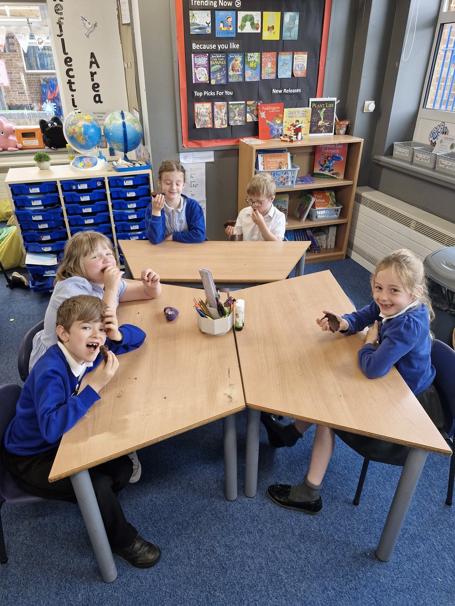PatPriAcad's tweet photo. Year 2 enjoyed some Chocolate Cake as we began listening to Michael Rosen's Chocolate Cake Poem #Pateng #Year2 https://t.co/RPZrenXAQu