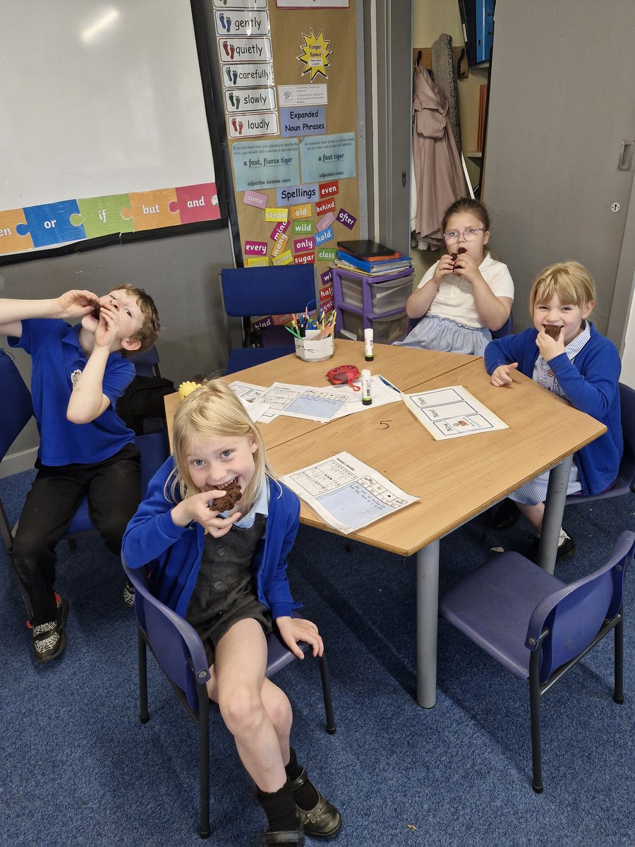 PatPriAcad's tweet photo. Year 2 enjoyed some Chocolate Cake as we began listening to Michael Rosen's Chocolate Cake Poem #Pateng #Year2 https://t.co/RPZrenXAQu