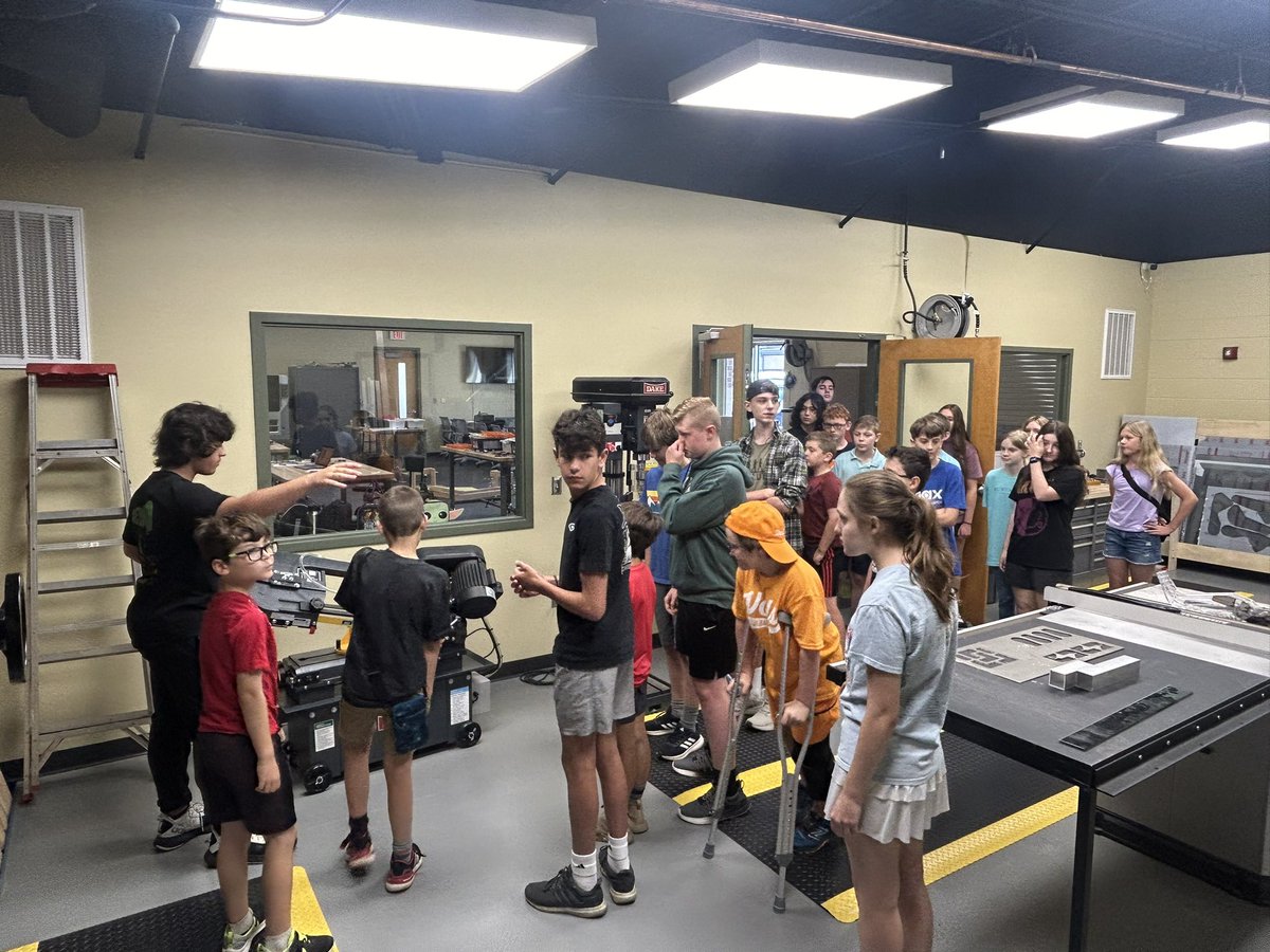 KCHS Robotichauns tweet media