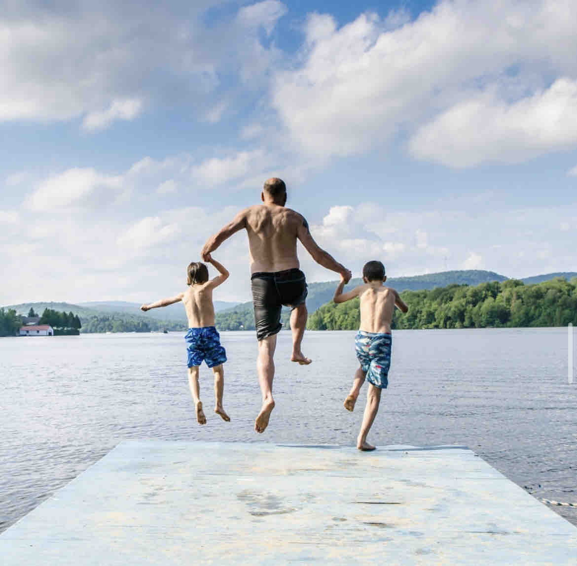 Laiturihypyt ovat hauskoja mutta voi hetkessä muuttaa elämän. Tarkista aina veden syvyys ja ettei pinnan alta löydy ylläreitä ennen hyppyä. “Onni on turvallinen ponnistus kohti kesäiloja.” ☀️💦🙌

Lisätietoja viisaastivesilla.fi
#viisaastivesillä #drowningprevention