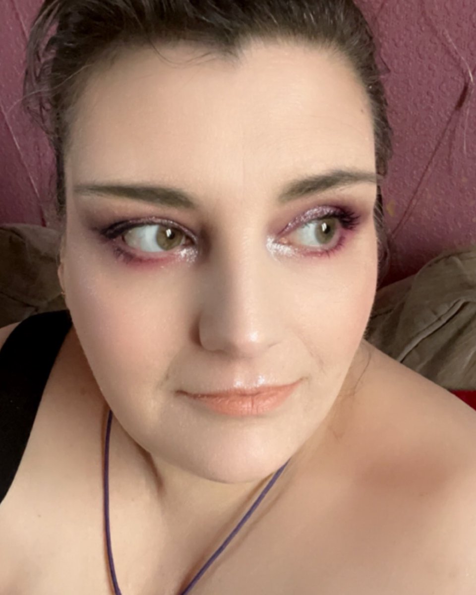 velmakelly13's tweet photo. Felt a bit burgundy today lol #4fBeauty #Glamlite #RareBeauty #NatashaDenona #JaclynCosmetics #No7Makeup #KimChi #LimeCrime https://t.co/aMNyySwcOE