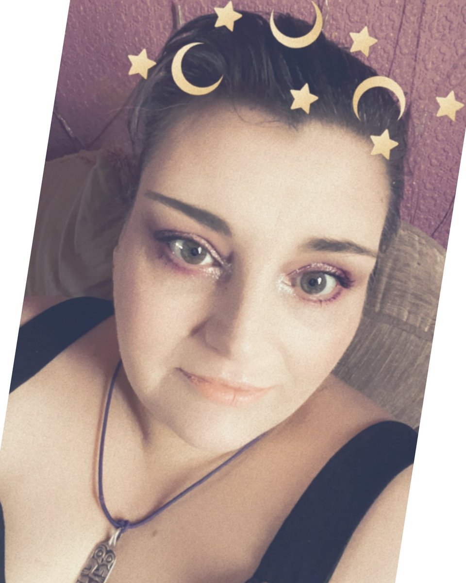 velmakelly13's tweet photo. Felt a bit burgundy today lol #4fBeauty #Glamlite #RareBeauty #NatashaDenona #JaclynCosmetics #No7Makeup #KimChi #LimeCrime https://t.co/aMNyySwcOE