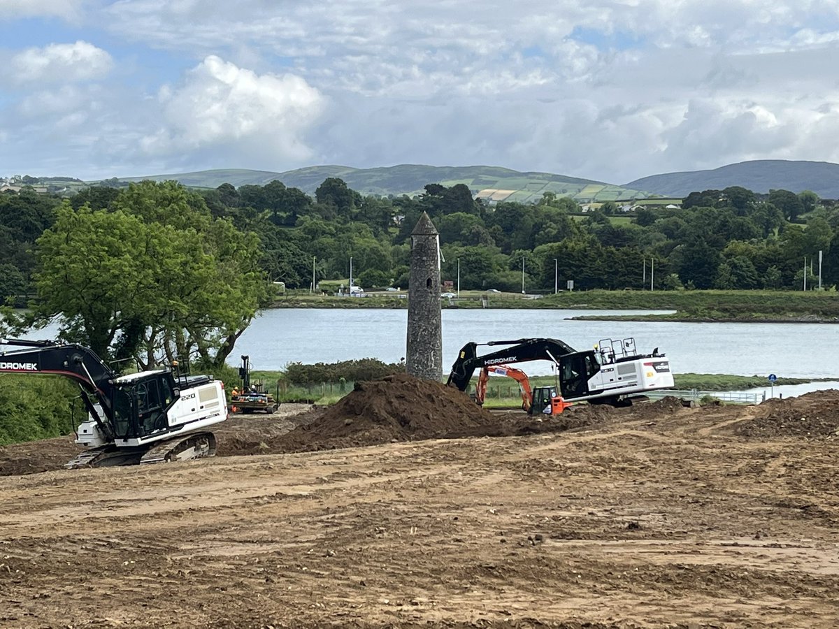 vincekearney's tweet photo. Taoiseach Simon Harris, Tanaiste Micheal Martin, Minister of State Malcolm Noonan + NI’s infrastructure minister John O’Dowd at site of work for Narrow Water Bridge to link counties Louth and Down. Due to open 2027, Irish Govt footing full cost of €106m @rtenews @LauraHoganTV https://t.co/mTxe9Yl2Af