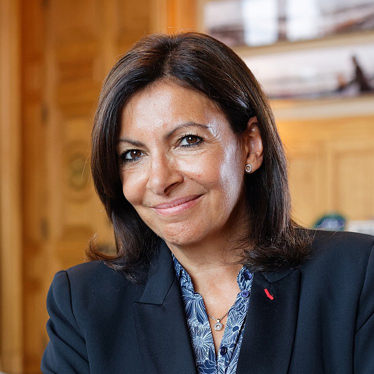 Pediavenir's tweet photo. 🇫🇷🚨 FLASH - Pour financer le nettoyage de la #Seine pour les JO de #Paris2024, Anne Hidalgo va vendre l’eau de son bain. https://t.co/sTZu7Vrszy