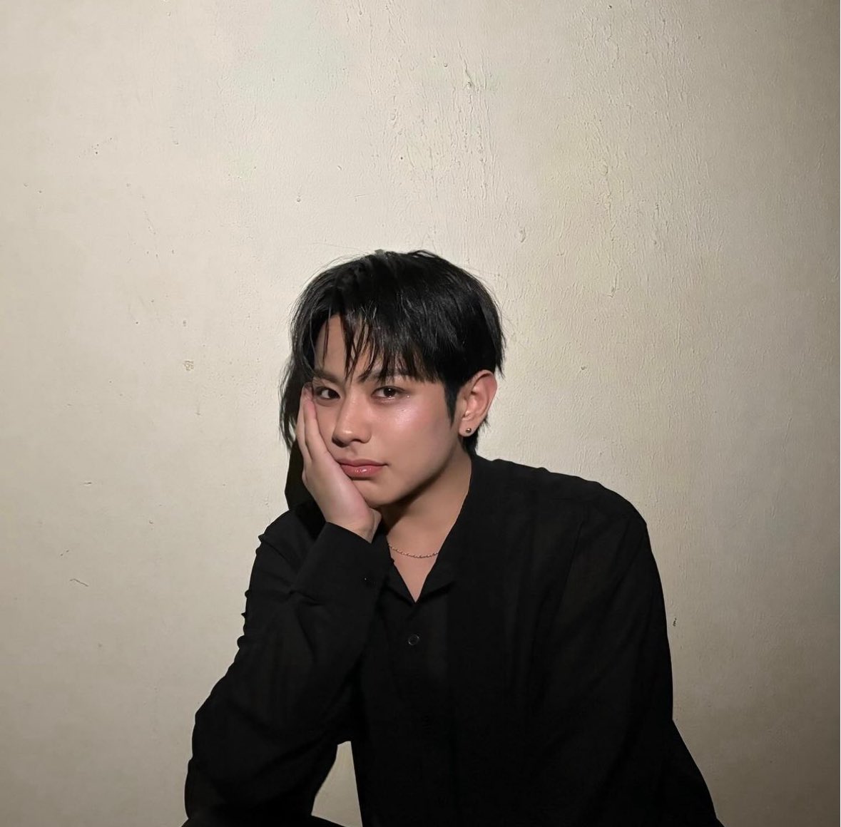 poochi74's tweet photo. 아 쎅씨해....../// 
눈마주쳐서 지굼 부끄러워짐 https://t.co/jtNZBgAoFl
