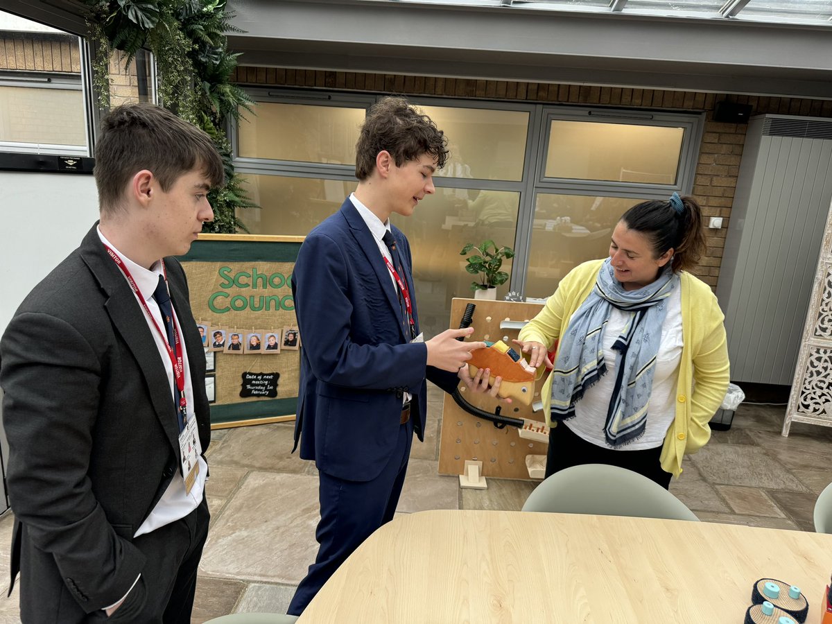 lrgs_DT's tweet photo. Some more pictures of our students presenting their projects to Mrs Veevers at @loyneschool. The feedback from staff and pupils has been amazing and our students benefited hugely from working with real life clients! @LRGSLancaster https://t.co/rDDJ7QzBmk