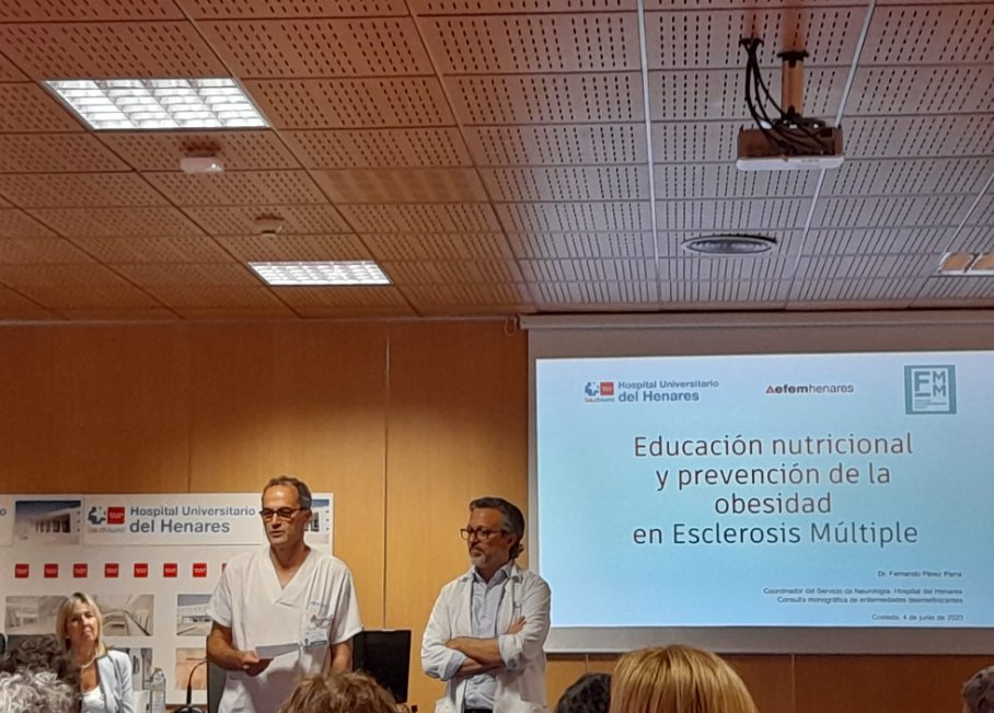 AnaDuroam's tweet photo. 👉Punto de encuentro de pacientes con EM @HospitalHenares 
👉@dr_fperezparra y @anaiegea hablando de EM y hábitos saludables
👉Noemi Lobo y Marina García @femmadrid, nutricionista y fisioterapeutida dando pautas para pacientes 
👉@csoriap hablando motivación/adherencia https://t.co/z450Z4q2pz