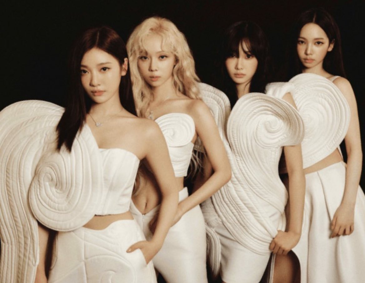uchisagaeri's tweet photo. women in white dresses between heavenly thoughts all served by angelic based, how the looks going to stunning calling-out the iconic about to the born like a duchess.   ݁  ˖ ୨୧ https://t.co/d10yIu4bnf