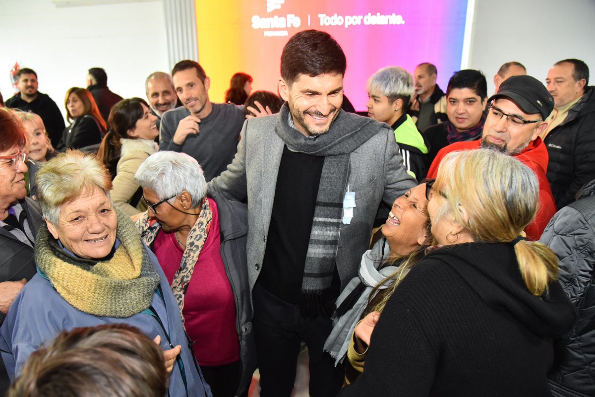 maxipullaro's tweet photo. Ayer en #Cabin9 participé de la inauguración del nuevo polideportivo del club Las Palmeras, una obra que viene desde hace tiempo y amplía las instalaciones para que los chicos y sus familias puedan disfrutar.
Santa Fe es una provincia que conoce del valor que tiene el deporte. Los clubes de barrio cumplen una función fundamental en cada sociedad, y este gobierno va a estar codo a codo con cada uno de ellos.