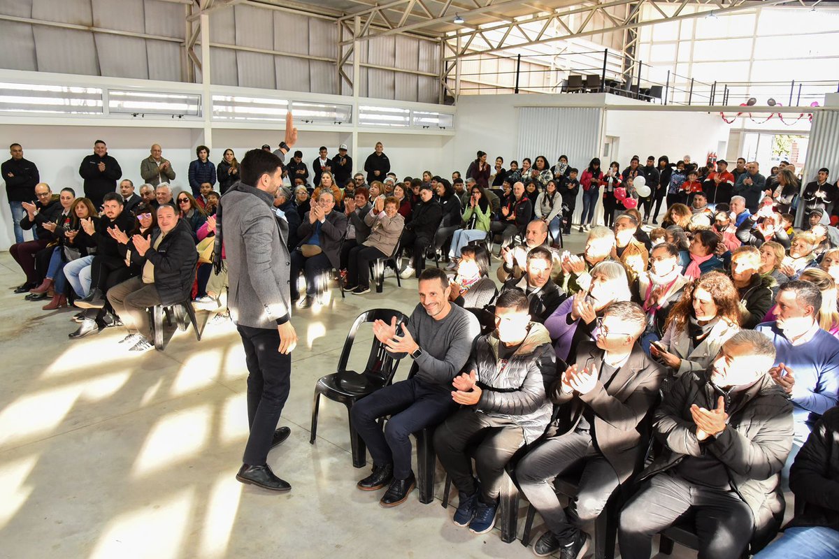 maxipullaro's tweet photo. Ayer en #Cabin9 participé de la inauguración del nuevo polideportivo del club Las Palmeras, una obra que viene desde hace tiempo y amplía las instalaciones para que los chicos y sus familias puedan disfrutar.
Santa Fe es una provincia que conoce del valor que tiene el deporte. Los clubes de barrio cumplen una función fundamental en cada sociedad, y este gobierno va a estar codo a codo con cada uno de ellos.